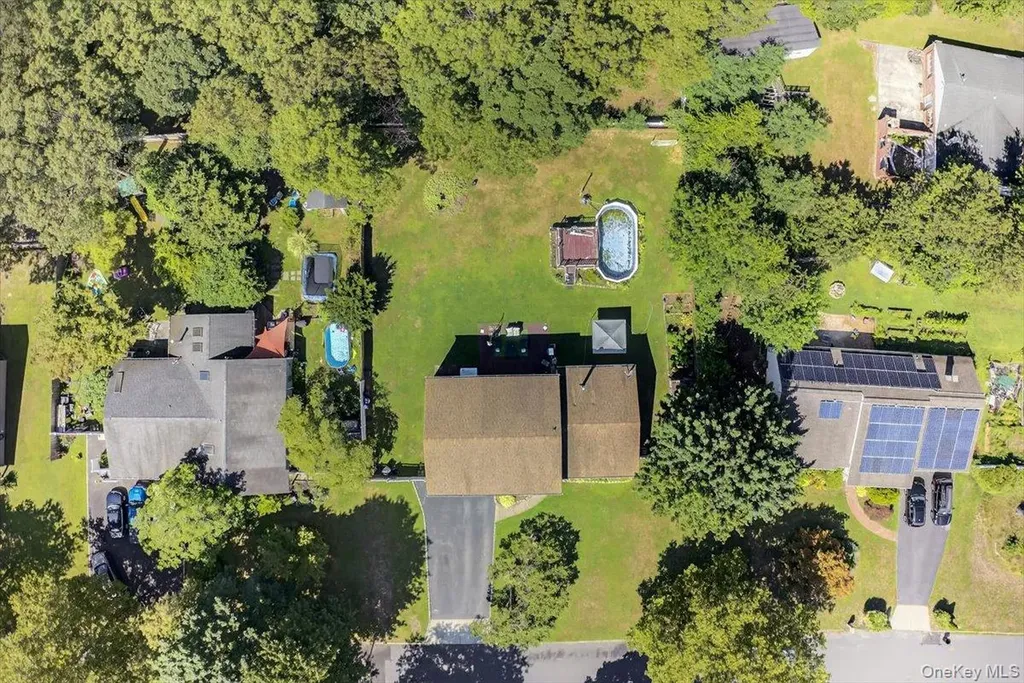 18 Sugarbush Lane Coram NY 11727