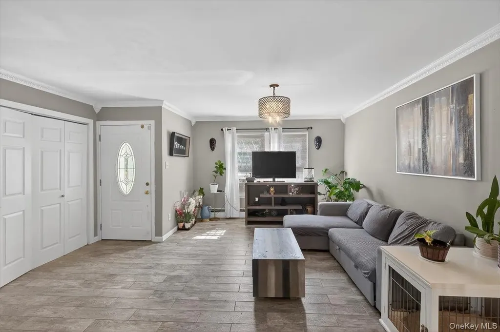 18 Sugarbush Lane Coram NY 11727