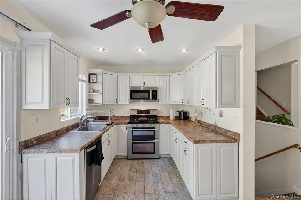 18 Sugarbush Lane Coram NY 11727