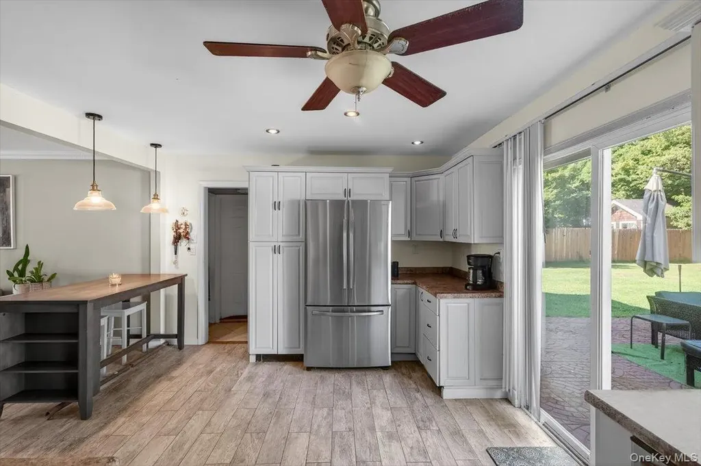 18 Sugarbush Lane Coram NY 11727