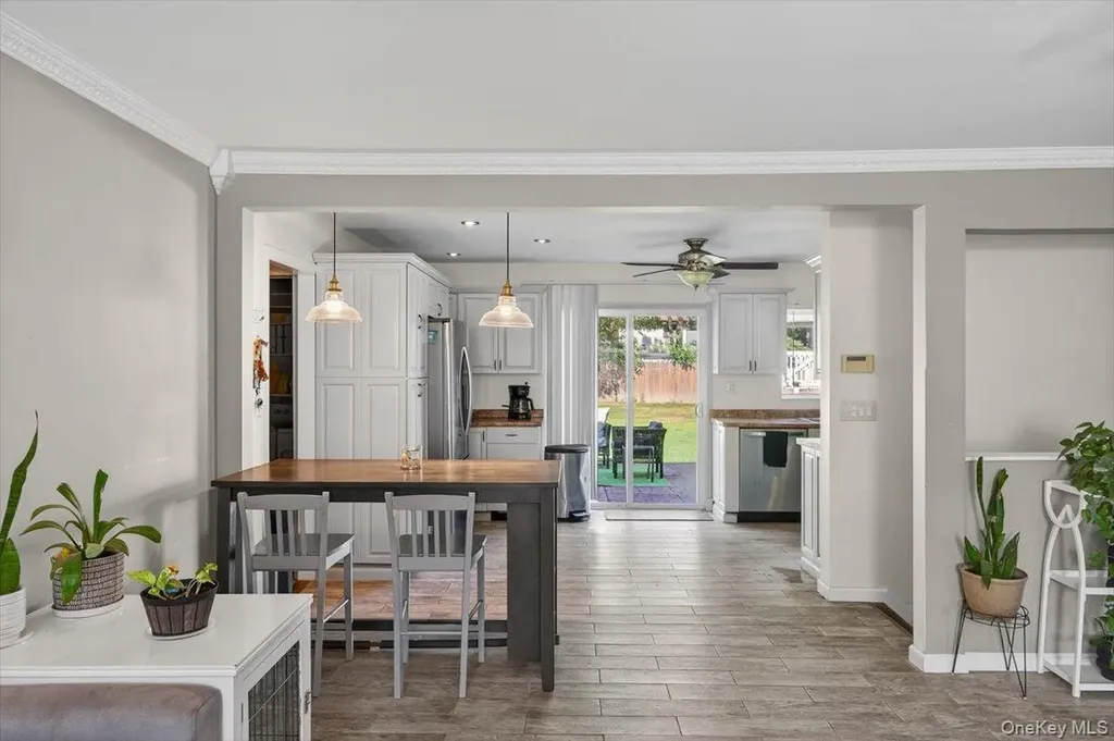 18 Sugarbush Lane Coram NY 11727