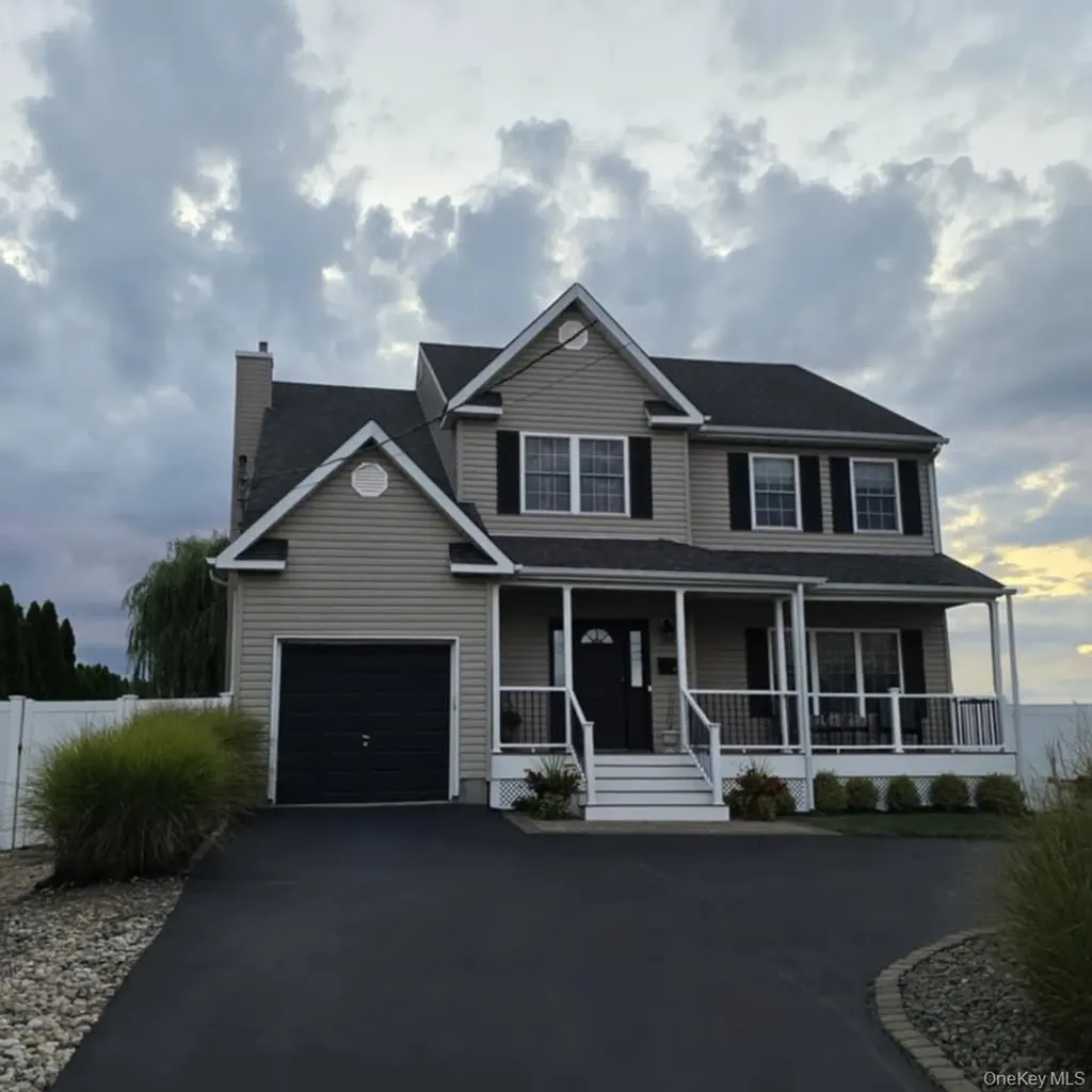 106 Surf Road Lindenhurst NY 11757