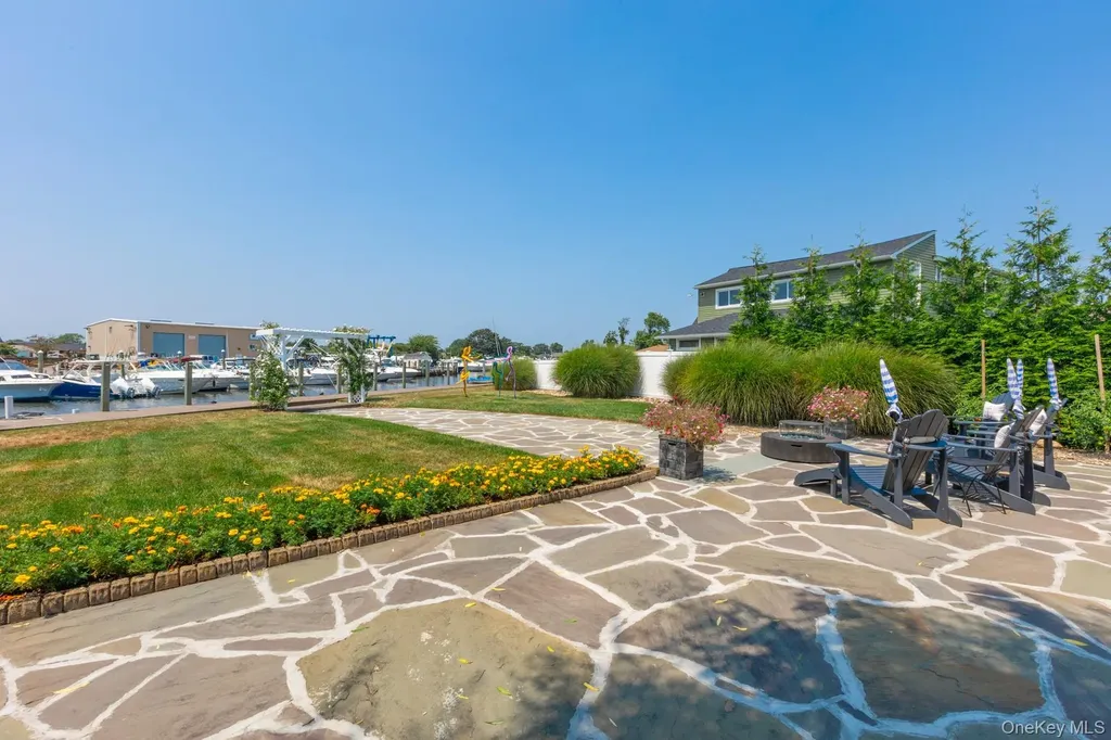 106 Surf Road Lindenhurst NY 11757