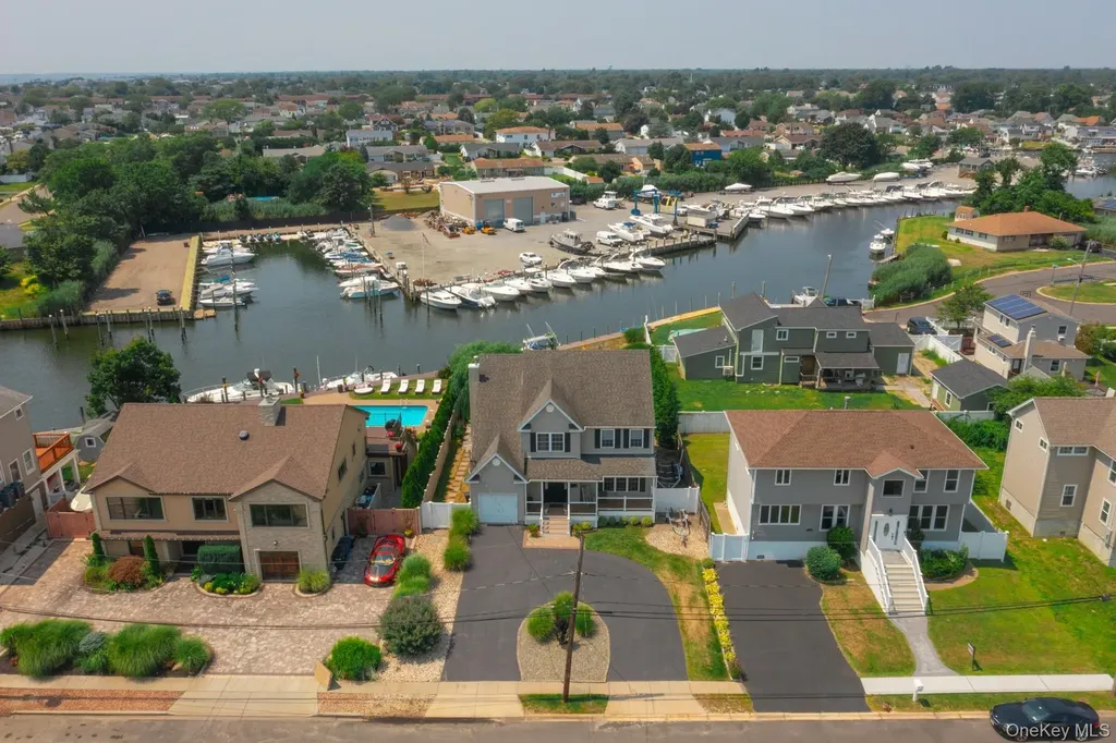 106 Surf Road Lindenhurst NY 11757