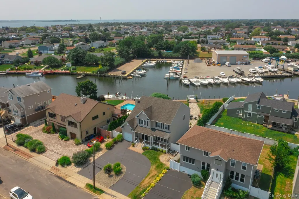 106 Surf Road Lindenhurst NY 11757