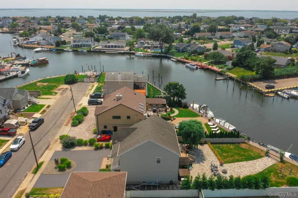 106 Surf Road Lindenhurst NY 11757