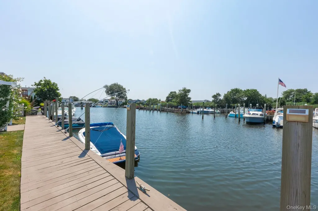 106 Surf Road Lindenhurst NY 11757