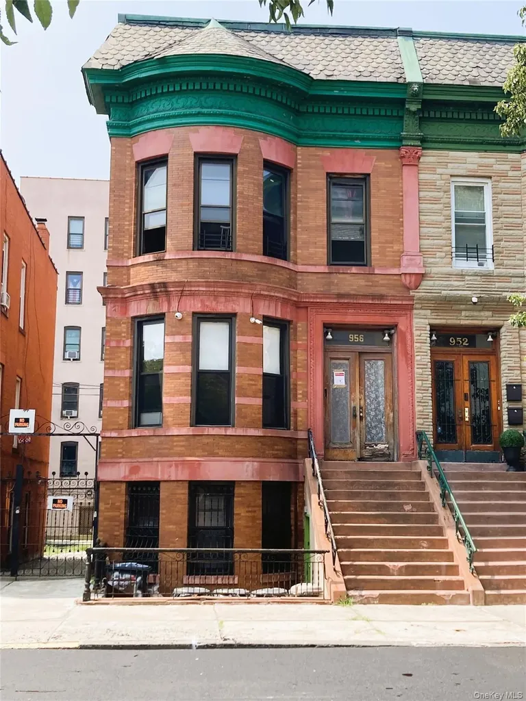 956 E 156th Street Bronx NY 10455