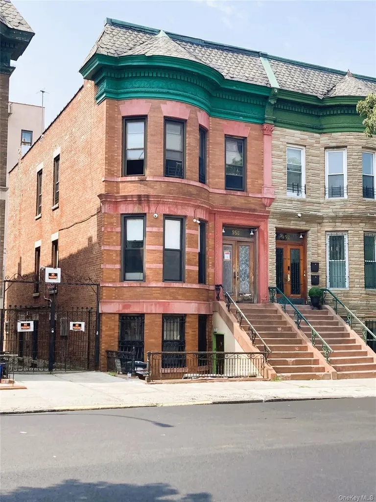 956 E 156th Street Bronx NY 10455