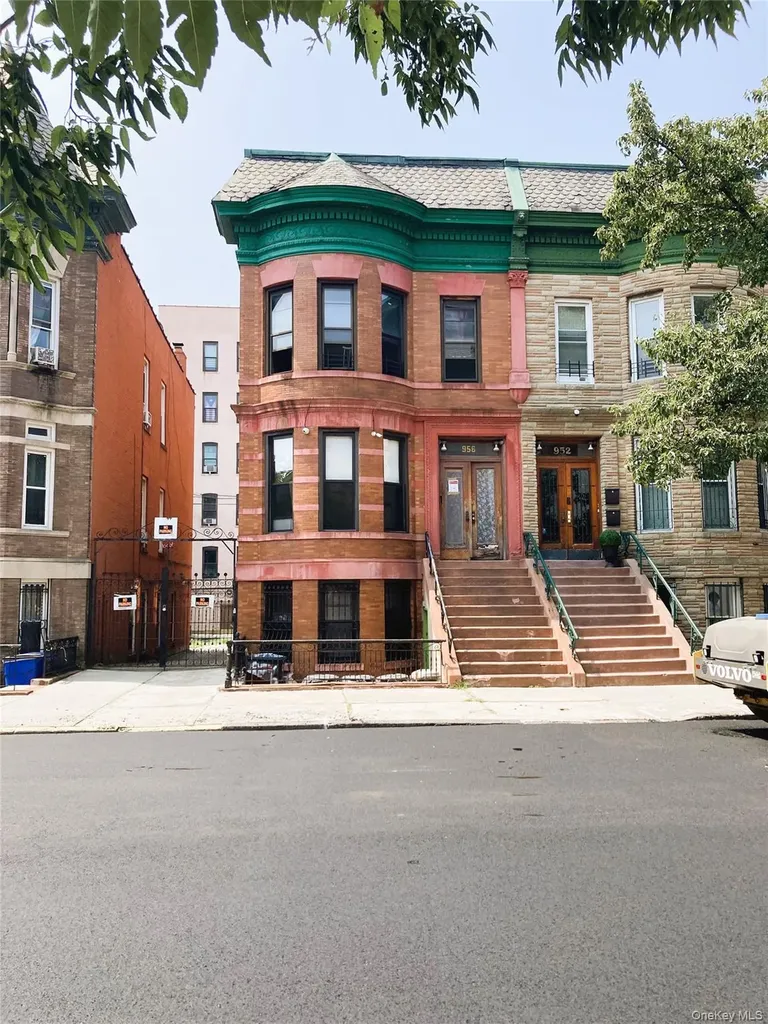 956 E 156th Street Bronx NY 10455