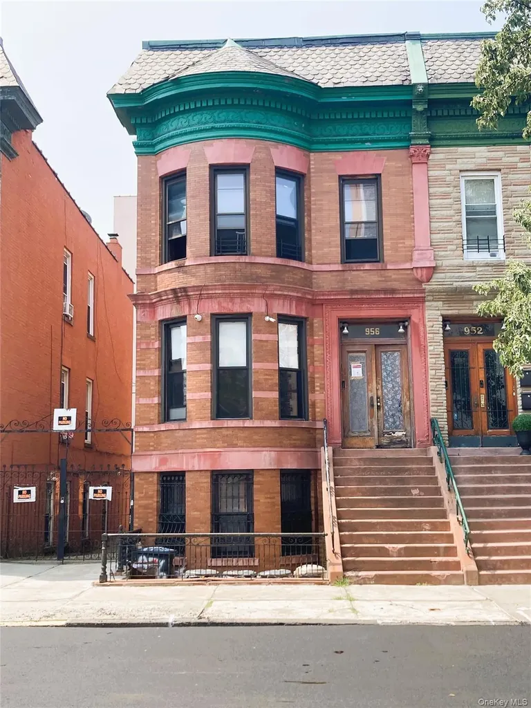 956 E 156th Street Bronx NY 10455
