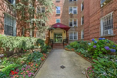 221 Mcdonald Avenue Brooklyn NY 11218
