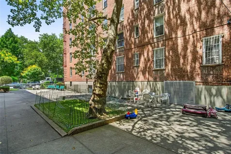 221 Mcdonald Avenue Brooklyn NY 11218