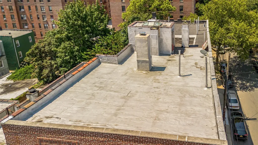760 E 232nd Street Bronx NY 10466