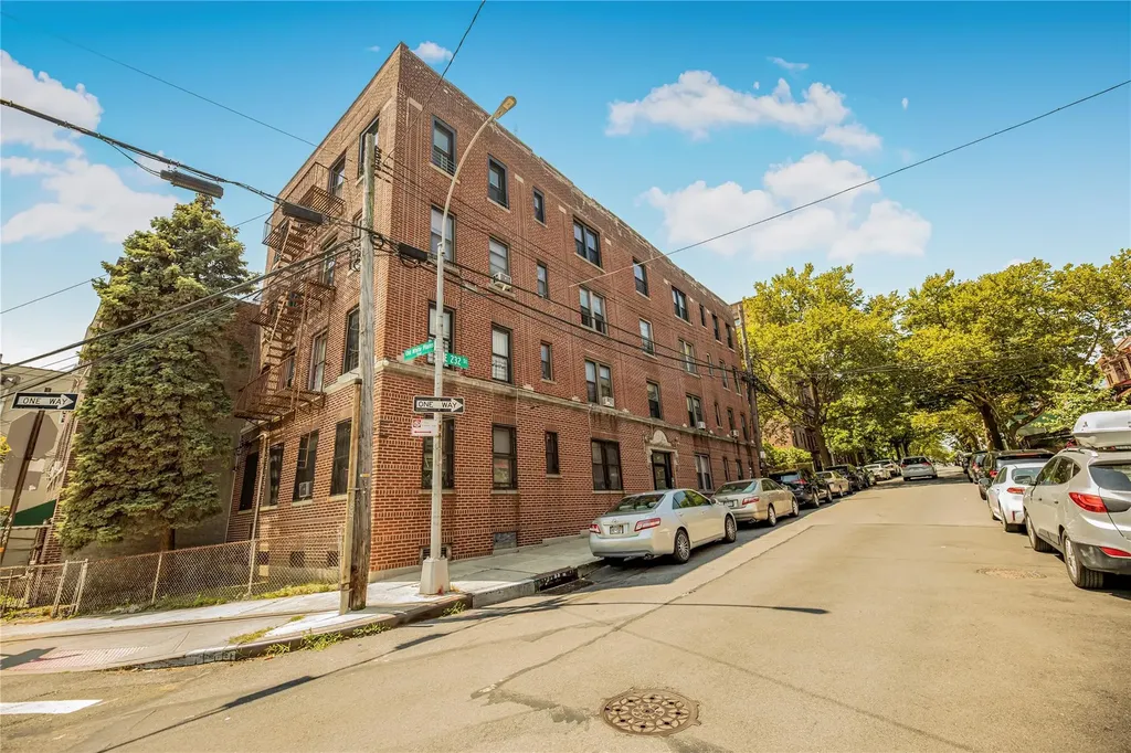 760 E 232nd Street Bronx NY 10466