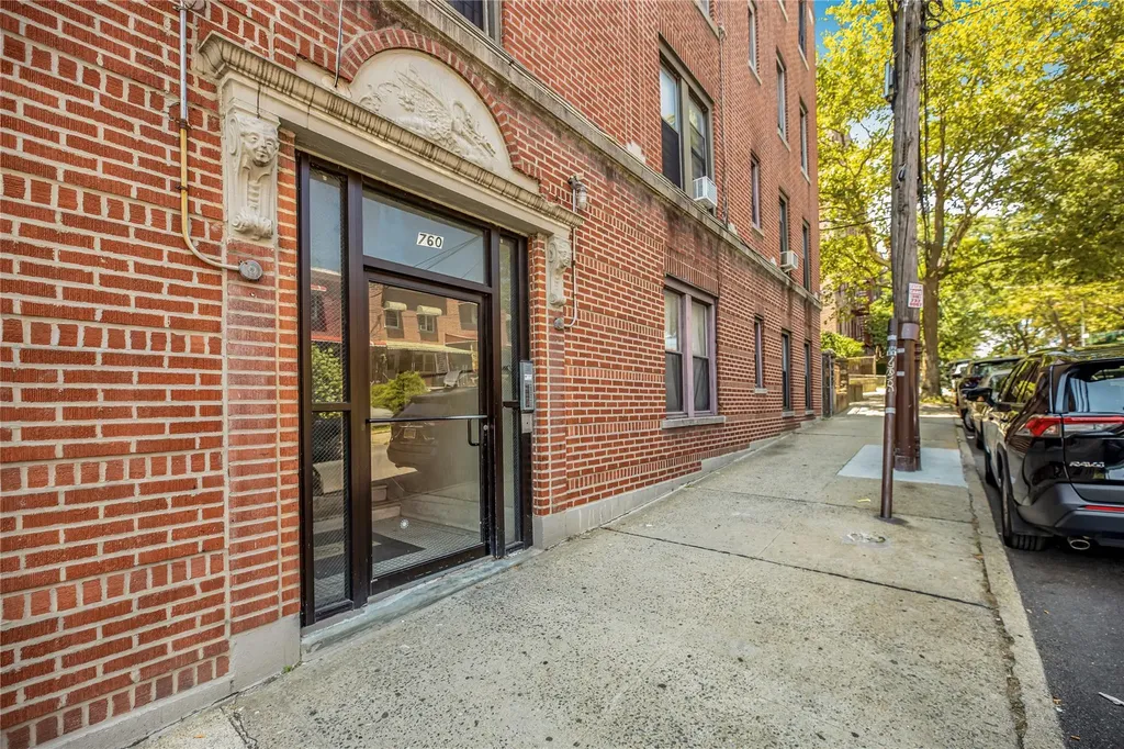 760 E 232nd Street Bronx NY 10466