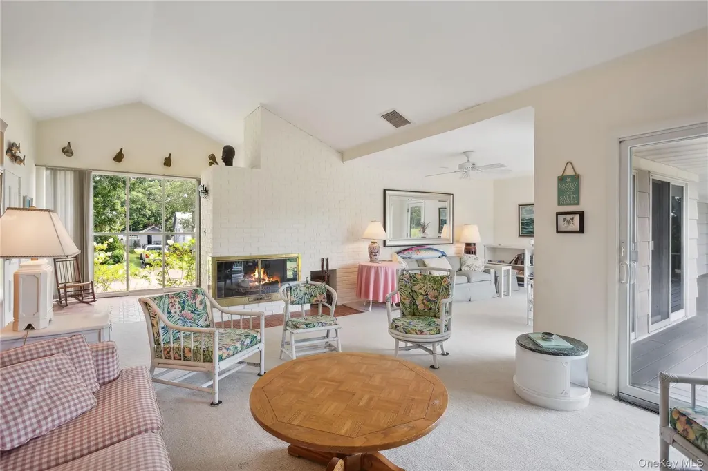 33 Beach Road Laurel NY 11948