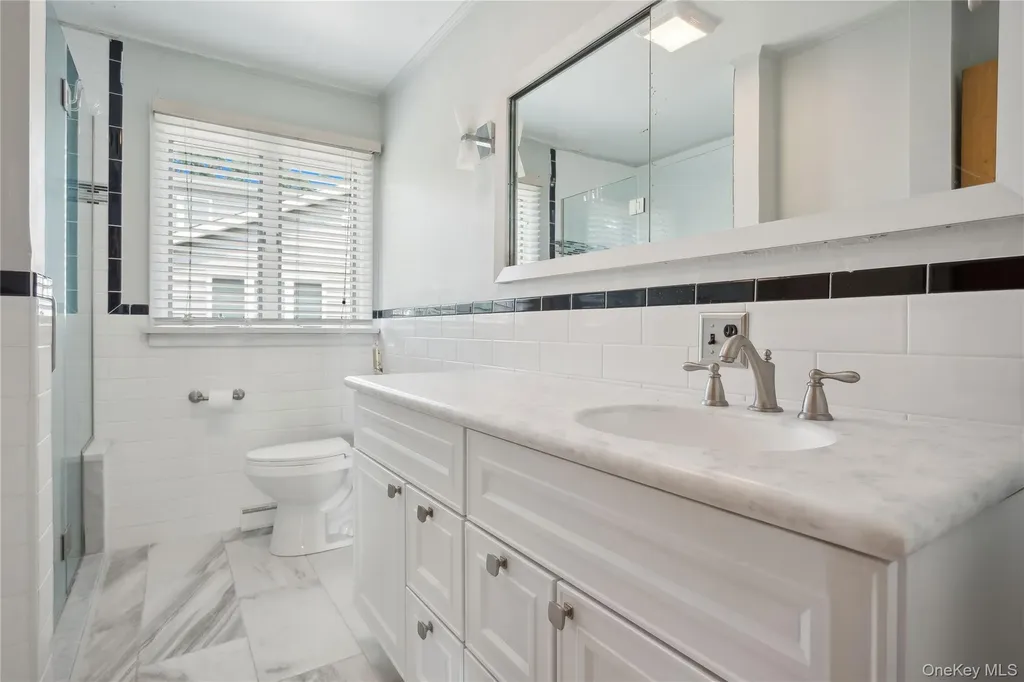 33 Beach Road Laurel NY 11948