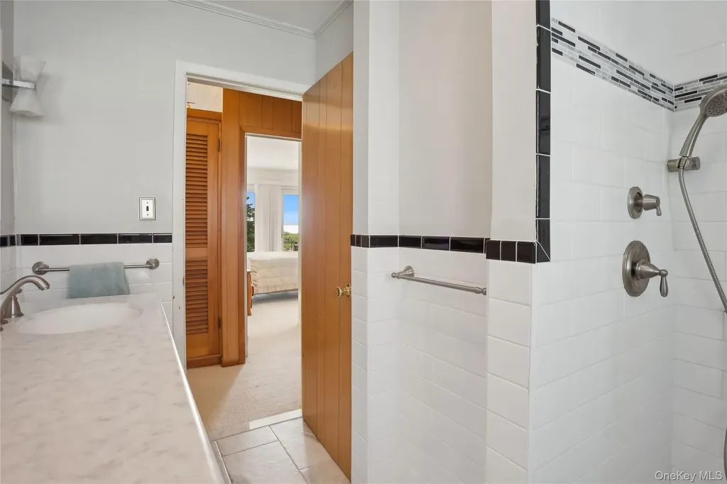 33 Beach Road Laurel NY 11948