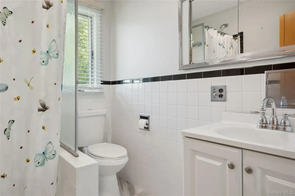33 Beach Road Laurel NY 11948
