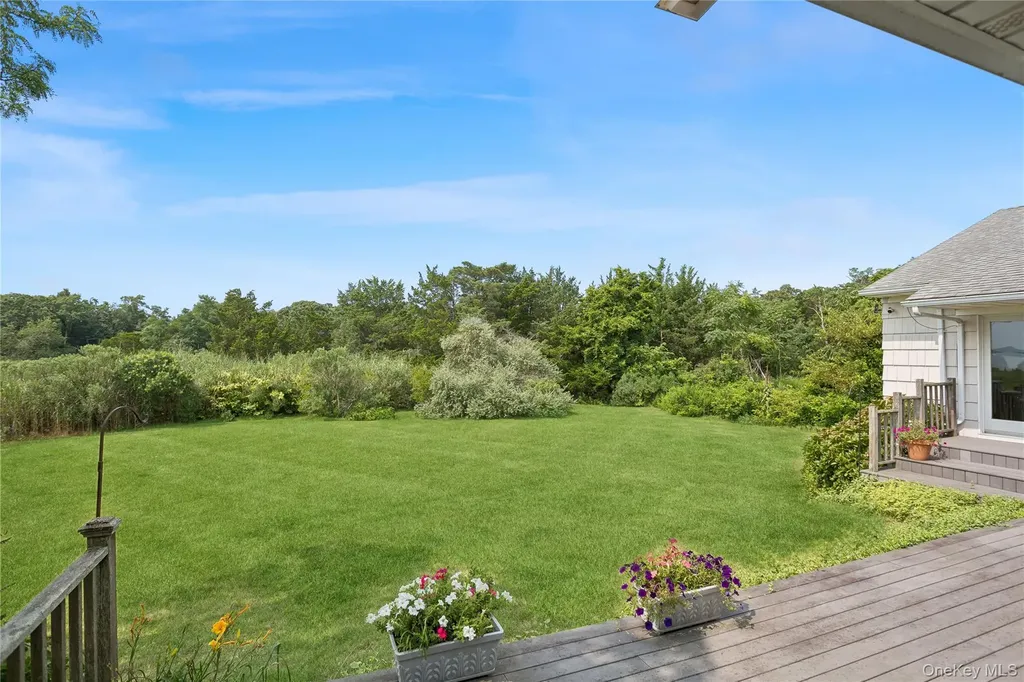33 Beach Road Laurel NY 11948