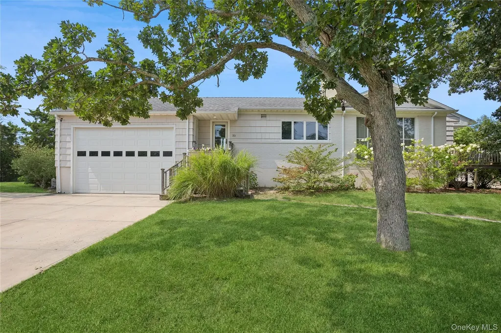33 Beach Road Laurel NY 11948