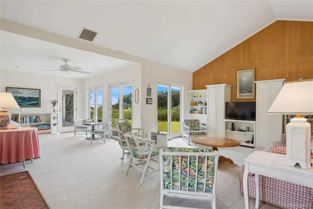 33 Beach Road Laurel NY 11948