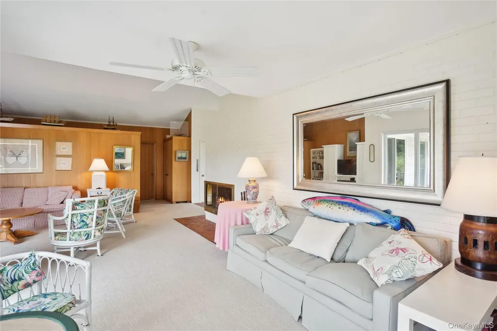 33 Beach Road Laurel NY 11948