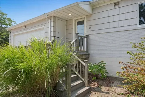 33 Beach Road Laurel NY 11948