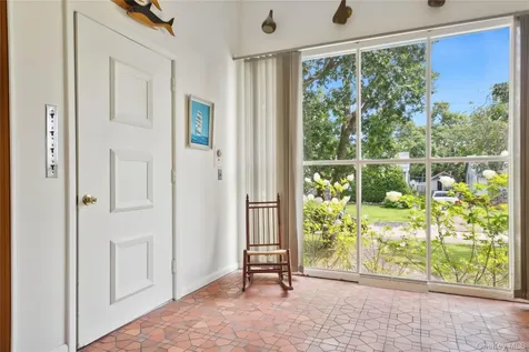33 Beach Road Laurel NY 11948