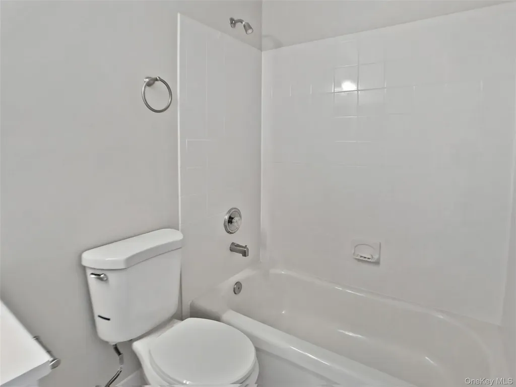 5 Lori Lane Middle Island NY 11953