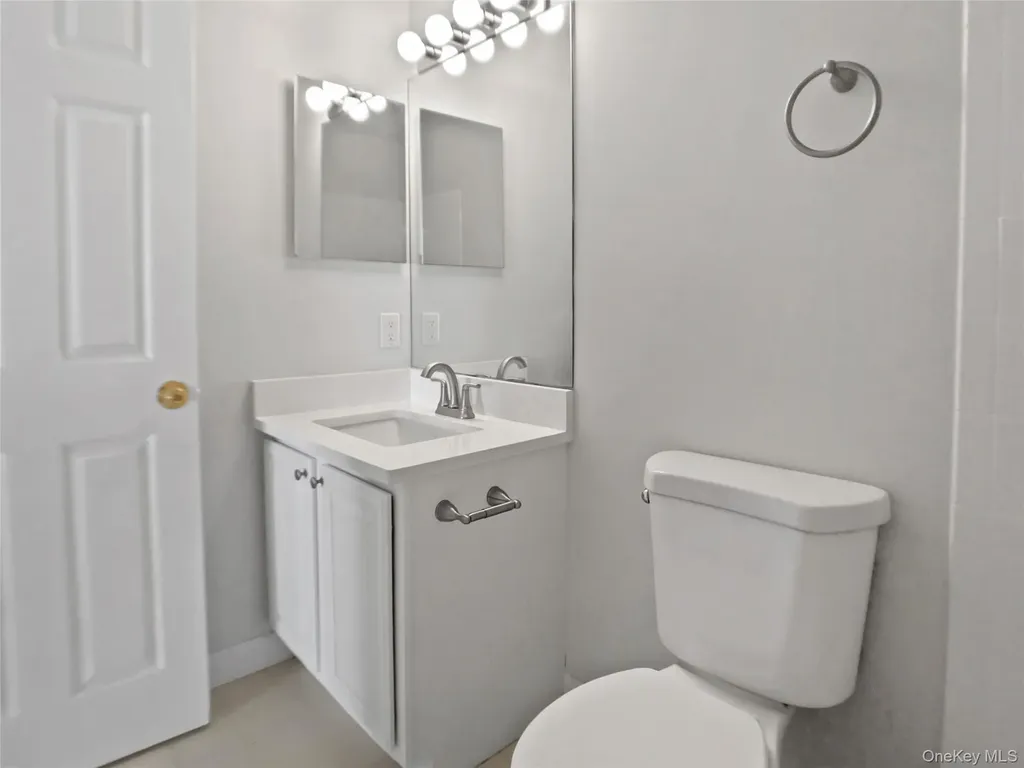 5 Lori Lane Middle Island NY 11953