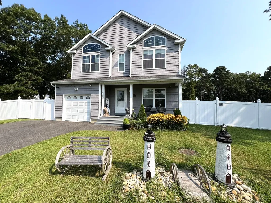 2405 Fire Avenue Medford NY 11763