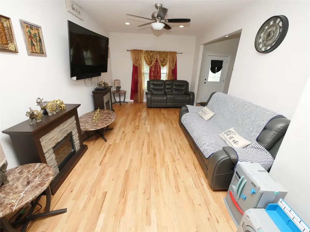 2405 Fire Avenue Medford NY 11763