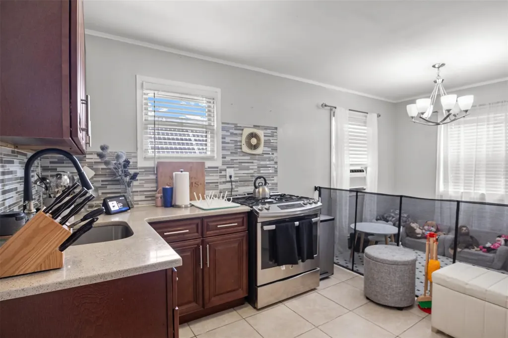 23915 147th Road Rosedale NY 11422