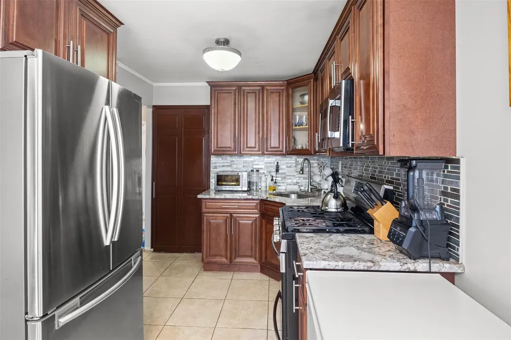 23915 147th Road Rosedale NY 11422