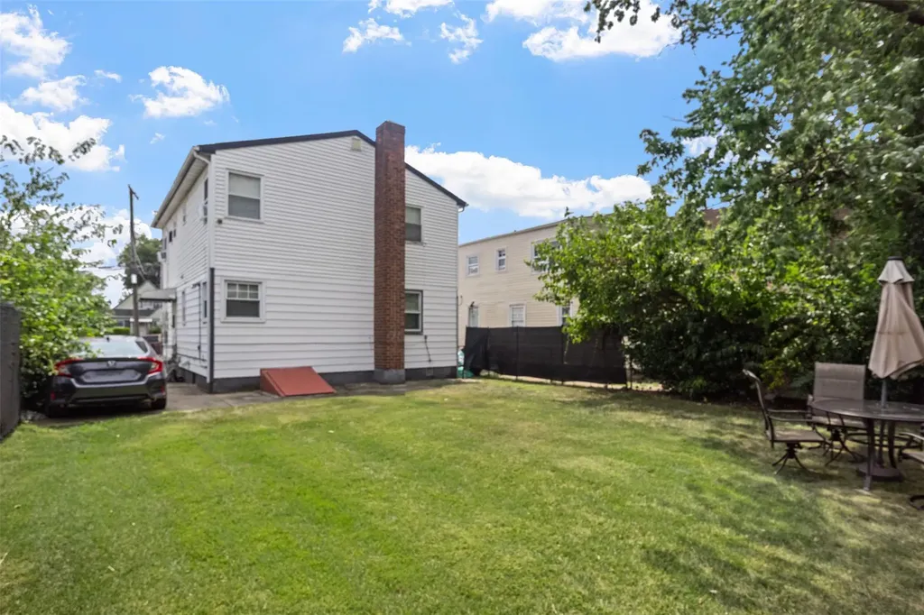 23915 147th Road Rosedale NY 11422