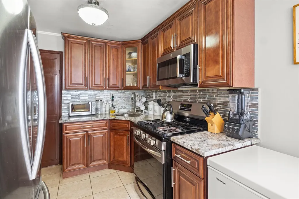 23915 147th Road Rosedale NY 11422