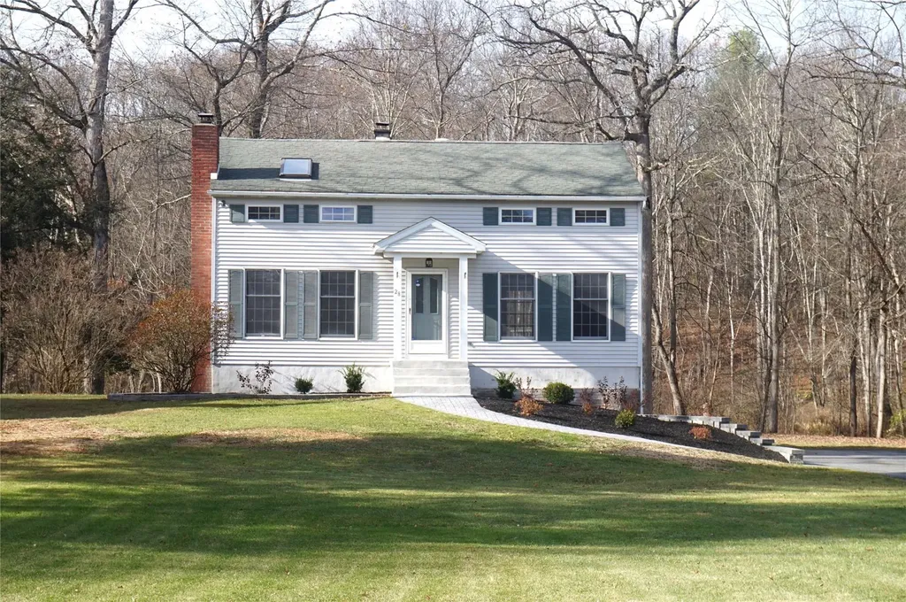 28 Shaker Lane Hyde Park NY 12538