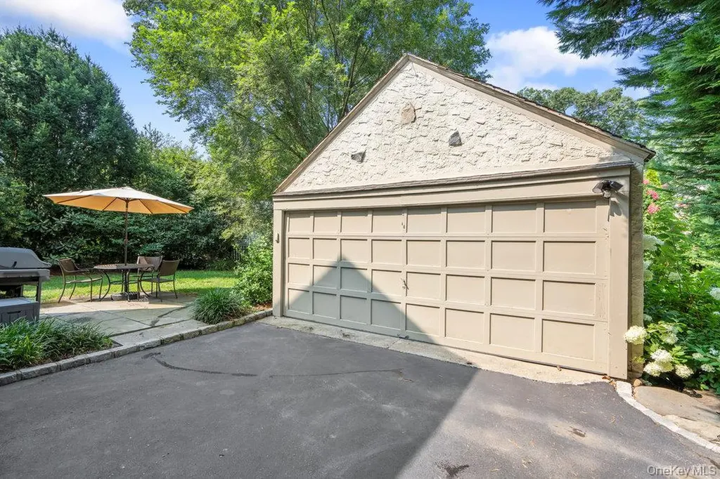 19 Elliot Road Great Neck NY 11021
