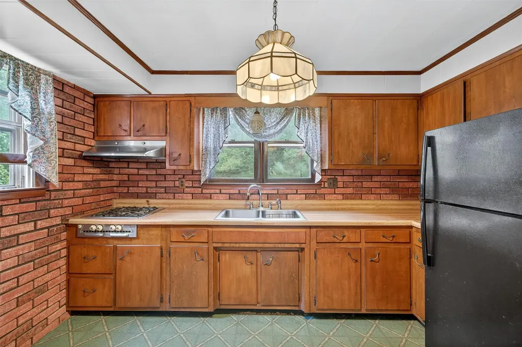 33 Fourth Street Godeffroy NY 12729
