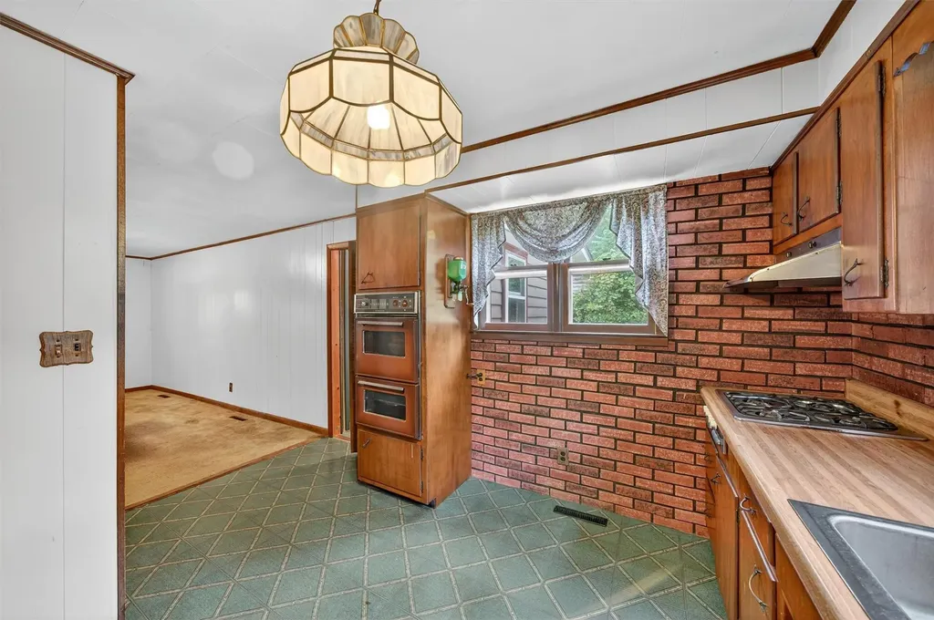 33 Fourth Street Godeffroy NY 12729