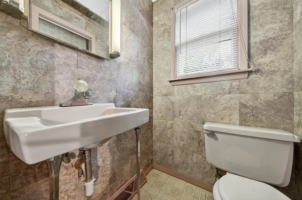 33 Fourth Street Godeffroy NY 12729