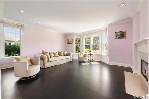 53 Pembroke Drive Glen Cove NY 11542