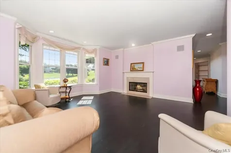 53 Pembroke Drive Glen Cove NY 11542