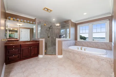 53 Pembroke Drive Glen Cove NY 11542