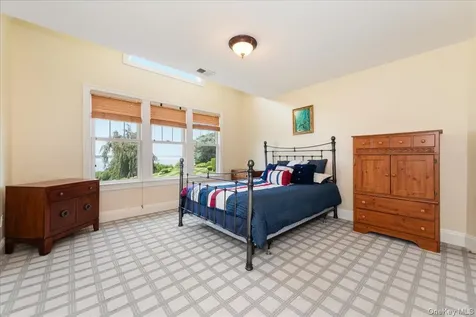 53 Pembroke Drive Glen Cove NY 11542