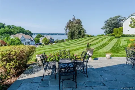 53 Pembroke Drive Glen Cove NY 11542