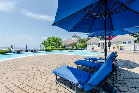 53 Pembroke Drive Glen Cove NY 11542