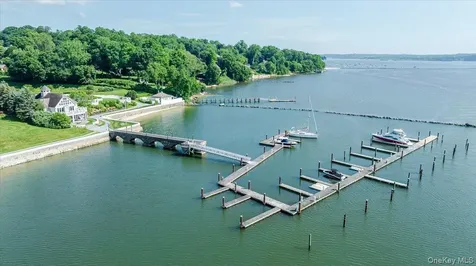 53 Pembroke Drive Glen Cove NY 11542